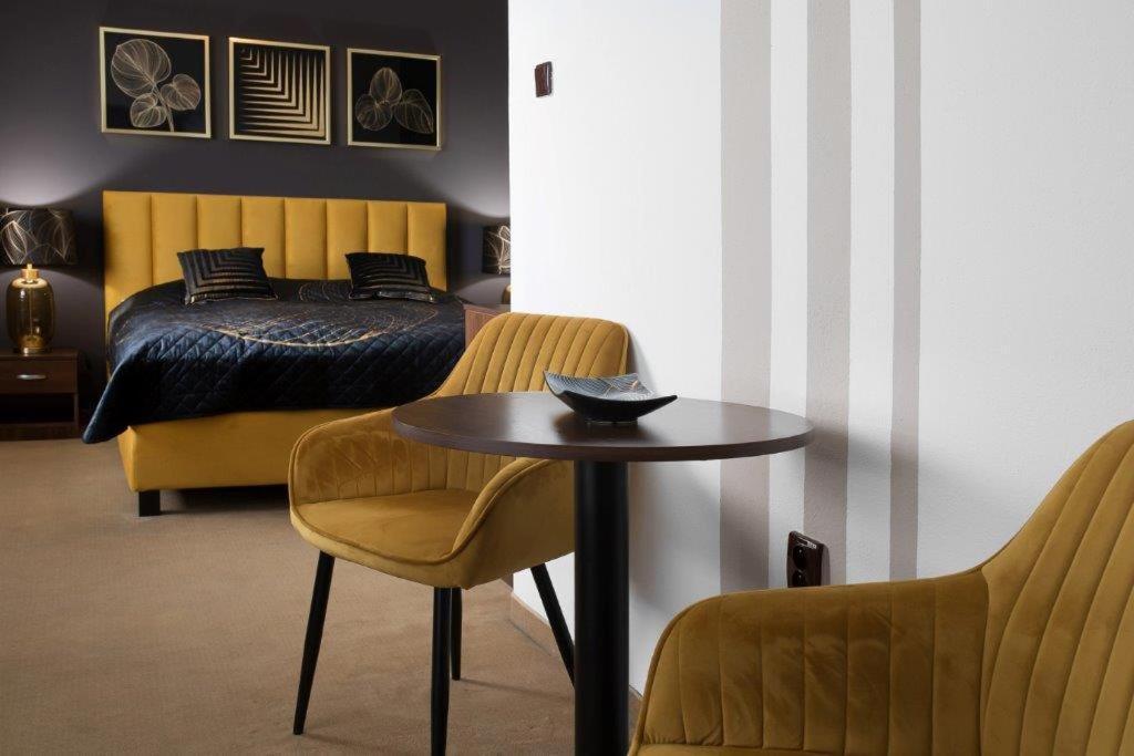 Hotel Zlaty Byk Rimavská Sobota Esterno foto